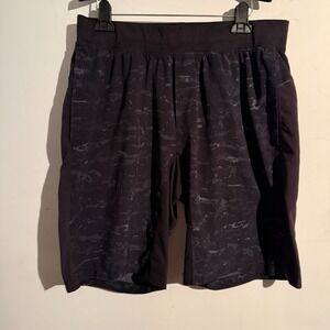 Lululemon Mens T.H.E Short Size Large Camo Athletic Workout Athleisure